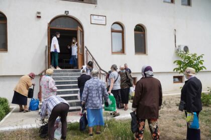 Activități social-filantopice la Centrul multifuncțional de servicii sociale „Speranțe pentru vârsta a III-a“ al Parohiei „Pogorârea Sfântului Duh“ – Galați – fotografia 19