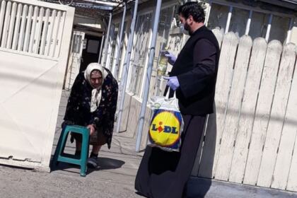 Activităţi social-filantropice în parohia „Adormirea Maicii Domnului“ din municipiul Tecuci – fotografia 8