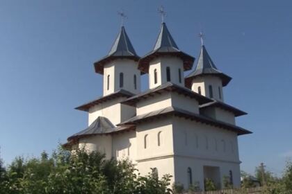 Activităţi filantropice la sărbătoarea Sfinților Împărați Constantin și Elena cinstiți în parohiile din cadrul Protoieriei Nicorești – fotografia 1