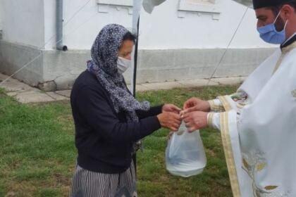 Activităţi filantropice la sărbătoarea Sfinților Împărați Constantin și Elena cinstiți în parohiile din cadrul Protoieriei Nicorești – fotografia 5