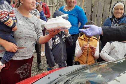 Activităţi filantropice la sărbătoarea Sfinților Împărați Constantin și Elena cinstiți în parohiile din cadrul Protoieriei Nicorești – fotografia 9