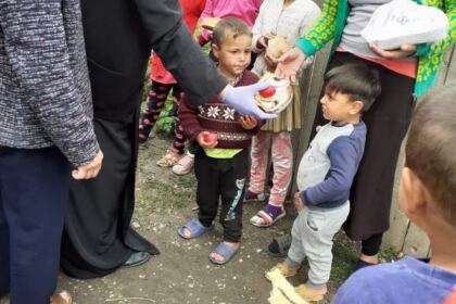 Activităţi filantropice la sărbătoarea Sfinților Împărați Constantin și Elena cinstiți în parohiile din cadrul Protoieriei Nicorești – fotografia 11