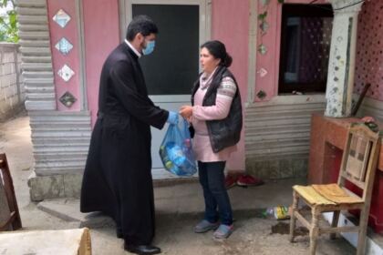 Activităţi filantropice la sărbătoarea Sfinților Împărați Constantin și Elena cinstiți în parohiile din cadrul Protoieriei Nicorești – fotografia 12