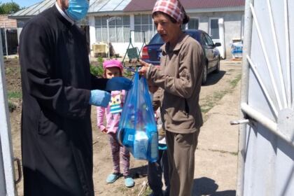 Activităţi filantropice la sărbătoarea Sfinților Împărați Constantin și Elena cinstiți în parohiile din cadrul Protoieriei Nicorești – fotografia 13