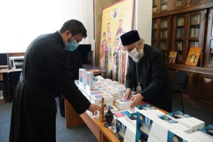Chiriarhul Dunării de Jos sprijină elevii cu tablete electronice pentru şcoala online – fotografia 9