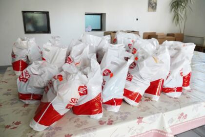 Ajutoare oferite de Parohia „Sfânta Cuvioasă Parascheva“ din Galați persoanelor nevoiaşe – fotografia 13
