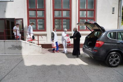 Ajutoare oferite de Parohia „Sfânta Cuvioasă Parascheva“ din Galați persoanelor nevoiaşe – fotografia 17