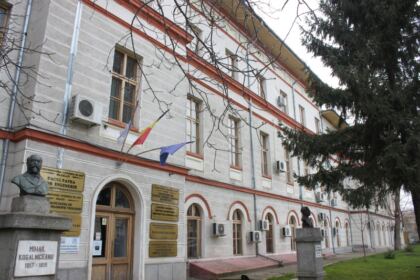 Cercetătorul Mirel Bănică a conferenţiat la Galaţi – fotografia 1
