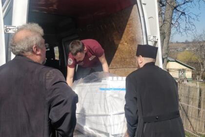 Tineri tecuceni implicați în ajutorarea unor familii nevoiașe – fotografia 5