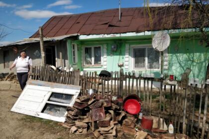 Tineri tecuceni implicați în ajutorarea unor familii nevoiașe – fotografia 10