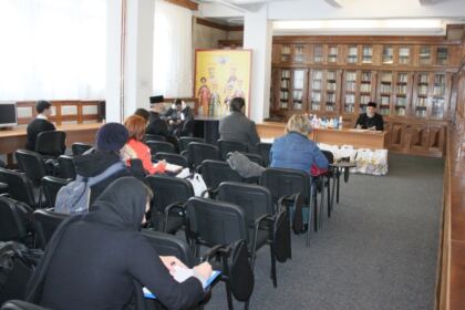 Prezenţă rugătoare, daruri pentru igienă personală şi alimente pentru cei din carantină, în prezenţa prefectului judeţului Galaţi – fotografia 6