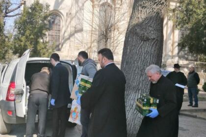 Arhiepiscopia Dunării de Jos continuă ajutorarea celor aflaţi în carantină în judeţele Galaţi şi Brăila – fotografia 6