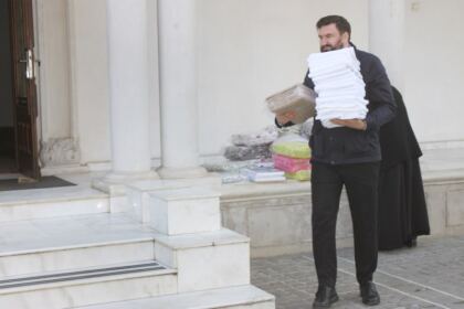 Arhiepiscopia Dunării de Jos continuă ajutorarea celor aflaţi în carantină în judeţele Galaţi şi Brăila – fotografia 6