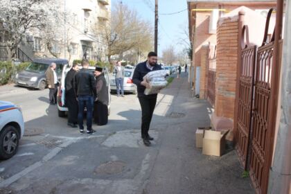Arhiepiscopia Dunării de Jos continuă ajutorarea celor aflaţi în carantină în judeţele Galaţi şi Brăila – fotografia 9