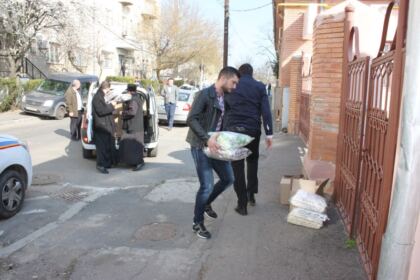 Arhiepiscopia Dunării de Jos continuă ajutorarea celor aflaţi în carantină în judeţele Galaţi şi Brăila – fotografia 10