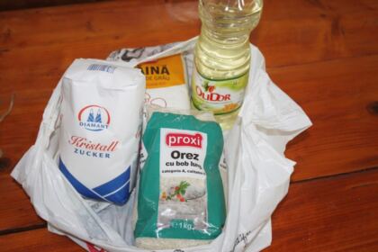 Arhiepiscopia Dunării de Jos oferă zilnic hrană persoanele izolate la domiciliu – fotografia 3
