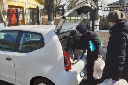 Daruri oferite mamelor și pruncilor de la Maternitatea „Buna Vestire“ din Galați și vârstnicilor izolați la domiciliu – fotografia 6