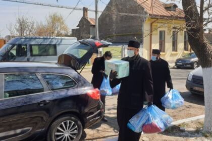 Daruri oferite mamelor și pruncilor de la Maternitatea „Buna Vestire“ din Galați și vârstnicilor izolați la domiciliu – fotografia 10