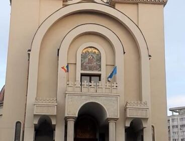 Arhiepiscopia Dunării de Jos oferă zilnic mâncare persoanelor fără adăpost, celor din carantină şi asistaţilor sociali – fotografia 1