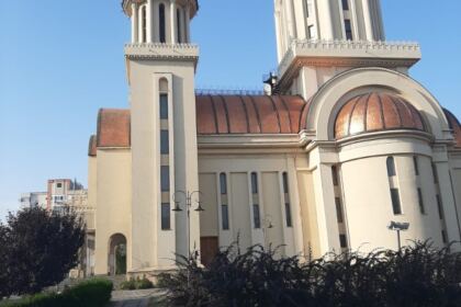 Arhiepiscopia Dunării de Jos oferă zilnic mâncare persoanelor fără adăpost, celor din carantină şi asistaţilor sociali – fotografia 2