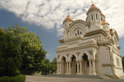 Arhiepiscopia Dunării de Jos spijină cadrele medicale în lupta cu coronavirusul – fotografia 1