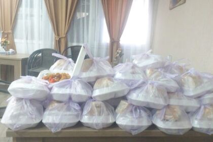 Arhiepiscopia Dunării de Jos oferă zilnic mâncare persoanelor fără adăpost, celor din carantină şi asistaţilor sociali – fotografia 4
