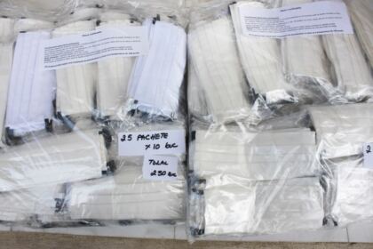 Arhiepiscopia Dunării de Jos oferă 10.000 de măşti de protecţie pentru personalul medical, auxiliar şi pacienţii din Spitale – fotografia 3
