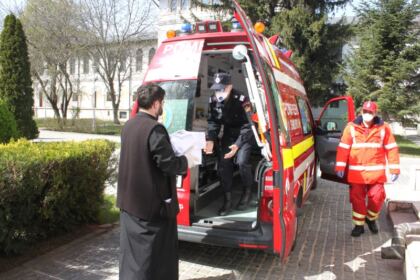 Arhiepiscopia Dunării de Jos oferă 10.000 de măşti de protecţie pentru personalul medical, auxiliar şi pacienţii din Spitale – fotografia 9