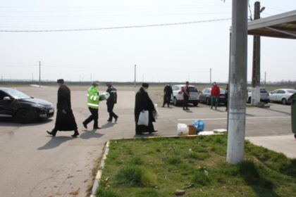 Spitalul şi Centrul de carantină din Tecuci, precum şi persoanele izolate la domiciliu au primit sprijin din partea Arhiepiscopiei Dunării de Jos – fotografia 12