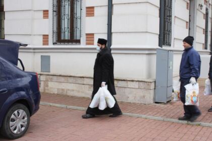 Arhiepiscopia Dunării de Jos continuă campania de sprijinire a spitalelor – fotografia 2