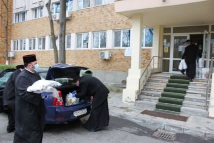 Arhiepiscopia Dunării de Jos continuă campania de sprijinire a spitalelor – fotografia 9