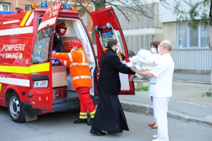 Ierarhul şi clericii din Arhiepiscopia Dunării de Jos achiziţionează aparatură medicală pentru Spitalele din Galaţi, Brăila şi Tecuci – fotografia 3