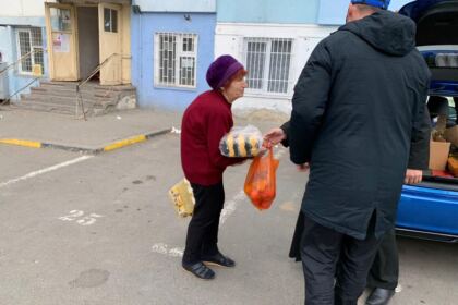 Daruri pentru bătrâni și copii cu sprijinul Protoieriei Nicorești – fotografia 6