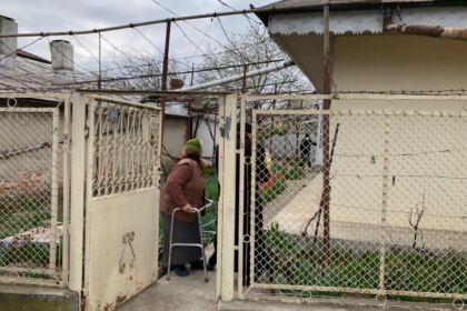 Daruri pentru bătrâni și copii cu sprijinul Protoieriei Nicorești – fotografia 9