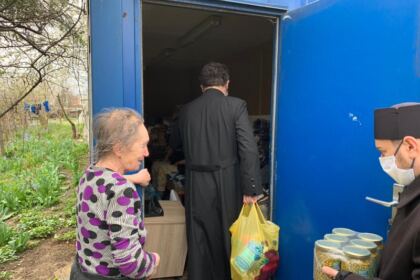 Daruri pentru bătrâni și copii cu sprijinul Protoieriei Nicorești – fotografia 11