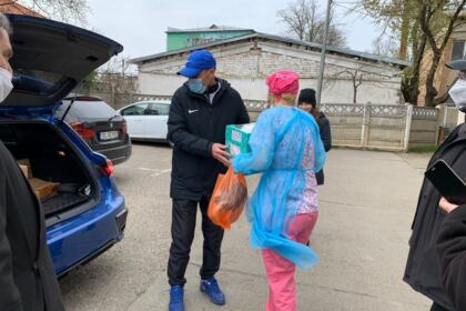Daruri pentru bătrâni și copii cu sprijinul Protoieriei Nicorești – fotografia 13