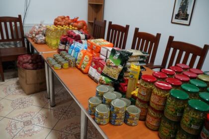 Copiii nevoiaşi primesc hrană zilnic şi alte ajutoare la Centrul social „Sfântul Vasile cel Mare“ din Brăila – fotografia 5