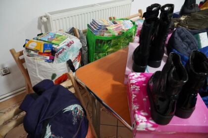 Copiii nevoiaşi primesc hrană zilnic şi alte ajutoare la Centrul social „Sfântul Vasile cel Mare“ din Brăila – fotografia 16