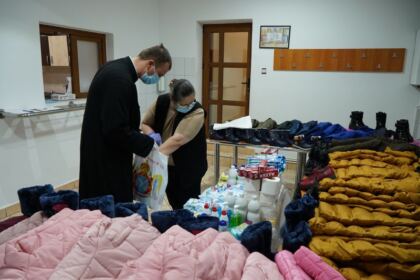 Copiii nevoiaşi primesc hrană zilnic şi alte ajutoare la Centrul social „Sfântul Vasile cel Mare“ din Brăila – fotografia 21