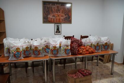 Copiii nevoiaşi primesc hrană zilnic şi alte ajutoare la Centrul social „Sfântul Vasile cel Mare“ din Brăila – fotografia 22