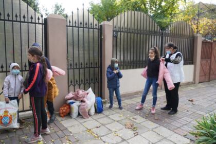 Copiii nevoiaşi primesc hrană zilnic şi alte ajutoare la Centrul social „Sfântul Vasile cel Mare“ din Brăila – fotografia 30