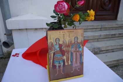 Mănăstirea „Sfinţii Arhangheli Mihail şi Gavriil“ – Metoc din Galaţi a oferit dispozitive electronice elevilor nevoiaşi – fotografia 15