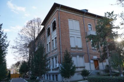 Înfiinţarea şi dotare a 10 cabine medicale în cadrul unor mănăstiri din Eparhia Dunării de Jos – fotografia 1