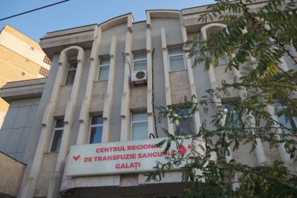 În Arhiepiscopia Dunării de Jos continuă campania de donare de sânge şi plasmă convalescentă Covid-19 – fotografia 1