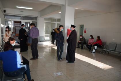 În Arhiepiscopia Dunării de Jos continuă campania de donare de sânge şi plasmă convalescentă Covid-19 – fotografia 7