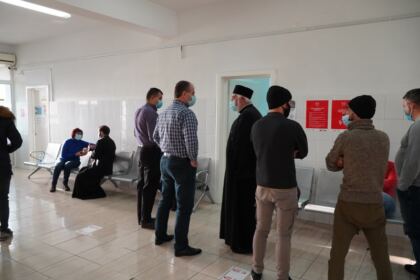 În Arhiepiscopia Dunării de Jos continuă campania de donare de sânge şi plasmă convalescentă Covid-19 – fotografia 8