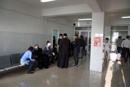 În Arhiepiscopia Dunării de Jos continuă campania de donare de sânge şi plasmă convalescentă Covid-19 – fotografia 9