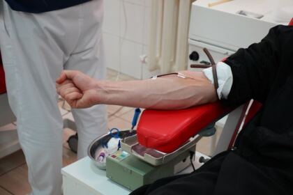 În Arhiepiscopia Dunării de Jos continuă campania de donare de sânge şi plasmă convalescentă Covid-19 – fotografia 26