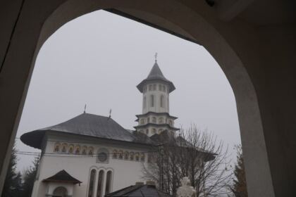 În Arhiepiscopia Dunării de Jos încă un cabinet medical mănăstiresc a fost dotat corespunzător – fotografia 2