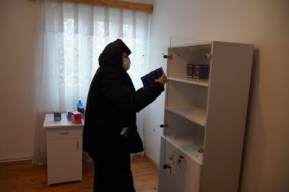 În Arhiepiscopia Dunării de Jos încă un cabinet medical mănăstiresc a fost dotat corespunzător – fotografia 24